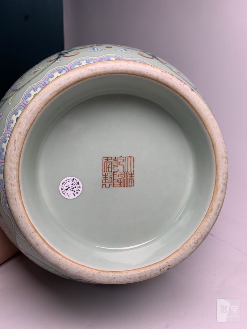 清乾隆 豆青地洋彩西番莲吉庆如意福寿纹卷云口双耳尊 - 图13